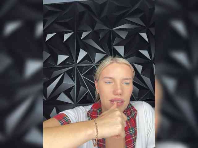 LYALYAtop webcam