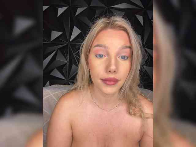 LYALYAtop webcam