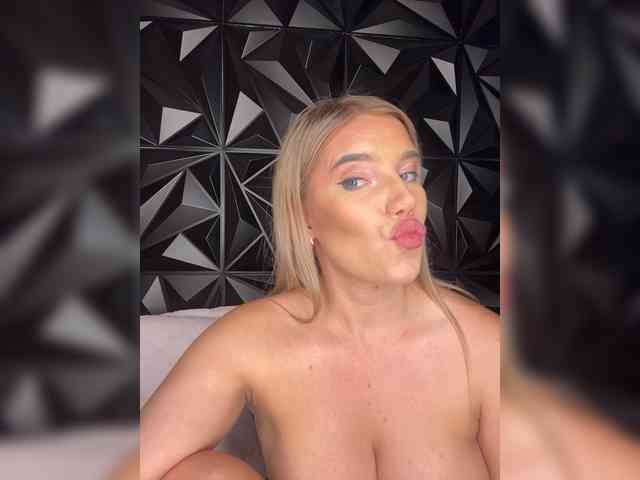 LYALYAtop webcam