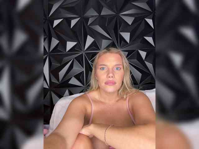 LYALYAtop webcam