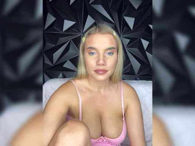 LYALYAtop webcam