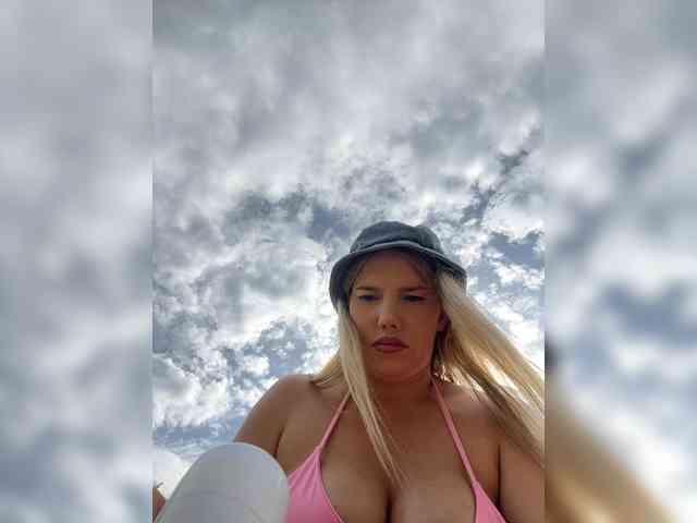 LYALYAtop webcam
