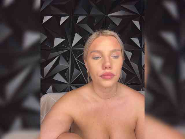 LYALYAtop webcam