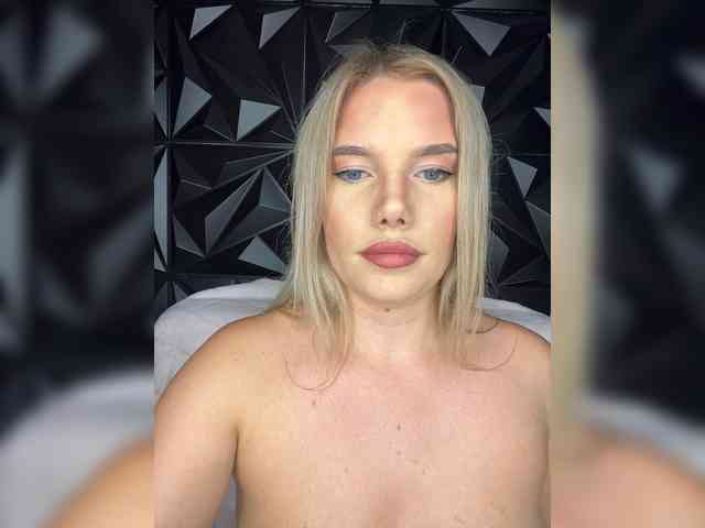 LYALYAtop webcam