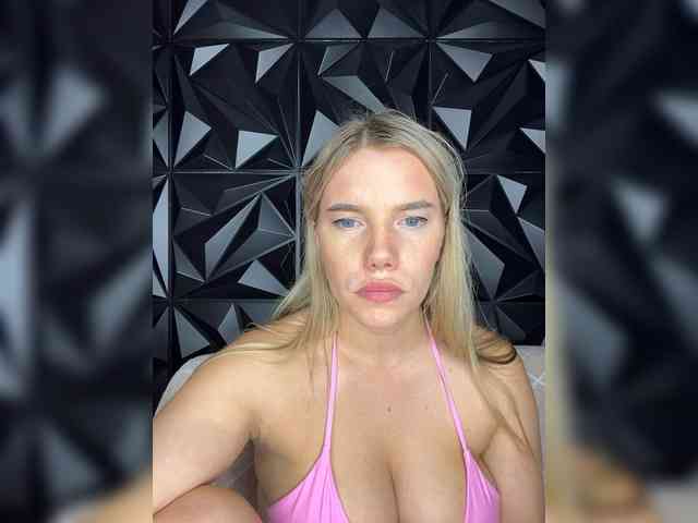 LYALYAtop webcam