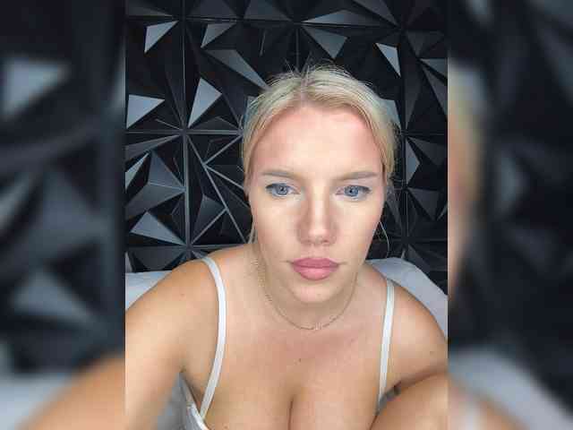 LYALYAtop webcam