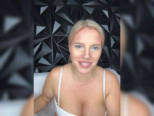 LYALYAtop webcam