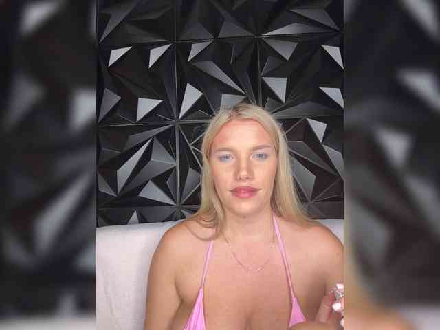 LYALYAtop webcam