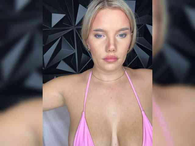 LYALYAtop webcam