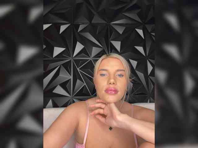 LYALYAtop webcam
