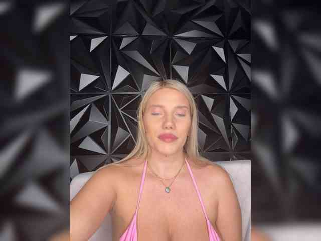 LYALYAtop webcam