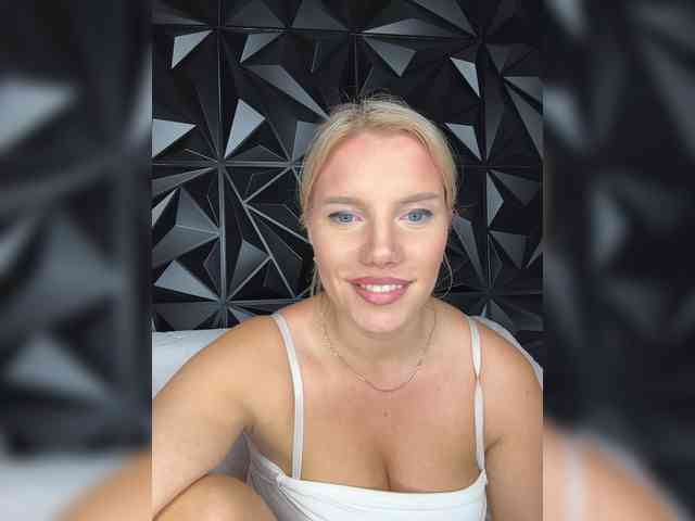 LYALYAtop webcam