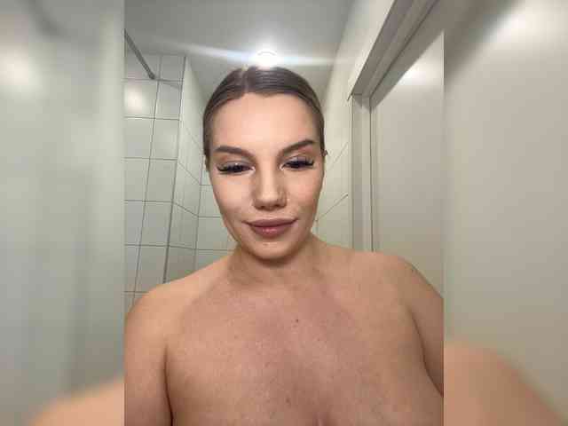 LYLAtop Live Webcam on BongaCams