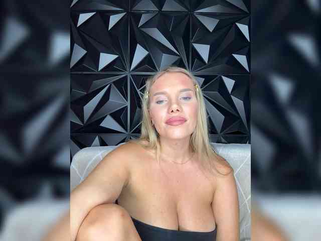 LYALYAtop webcam