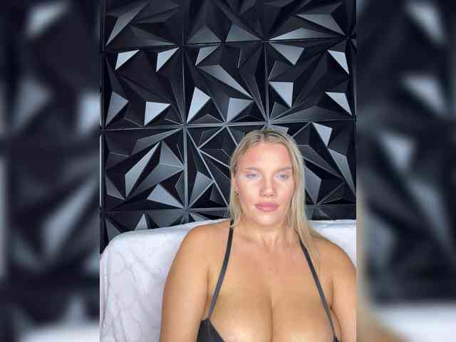 LYALYAtop webcam