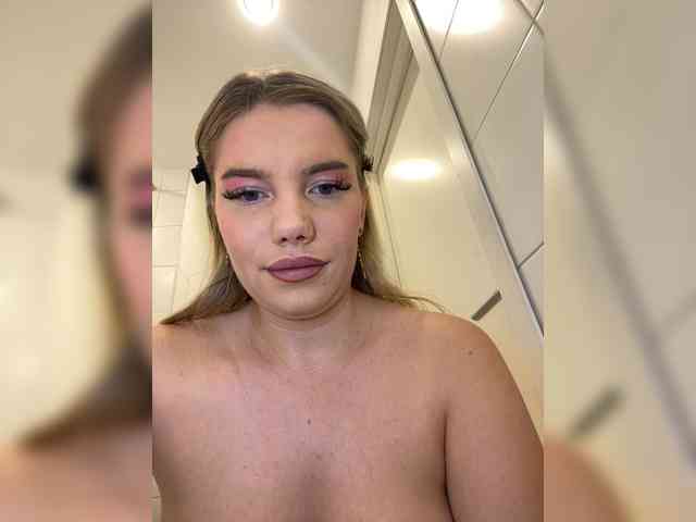 LYALYAtop webcam