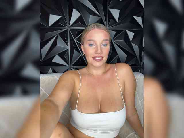 LYALYAtop webcam