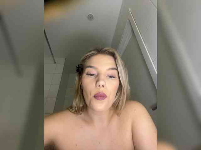 LYALYAtop webcam