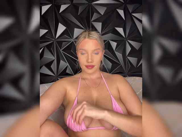LYALYAtop webcam