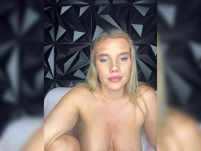 LYALYAtop webcam