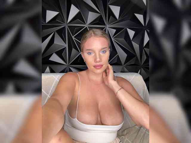 LYALYAtop webcam