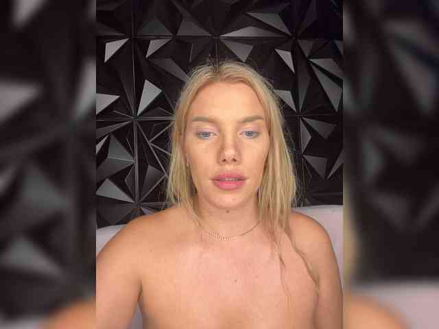 LYALYAtop webcam