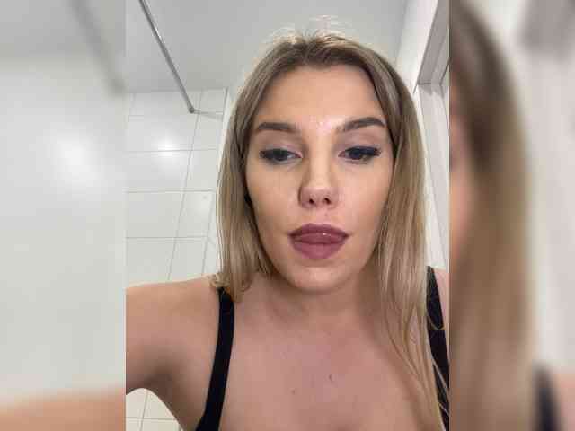 LYALYAtop webcam