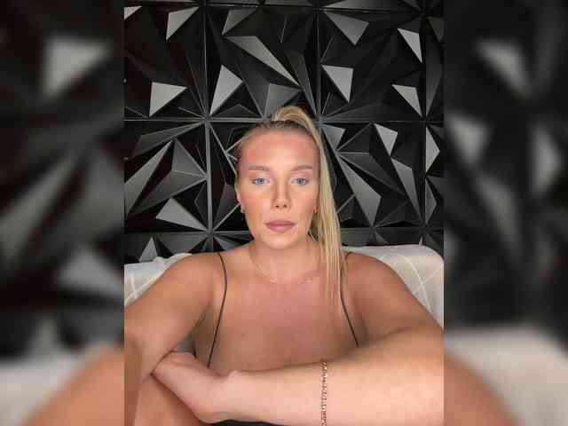 LYALYAtop webcam