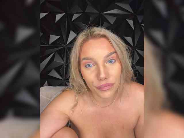 LYALYAtop webcam