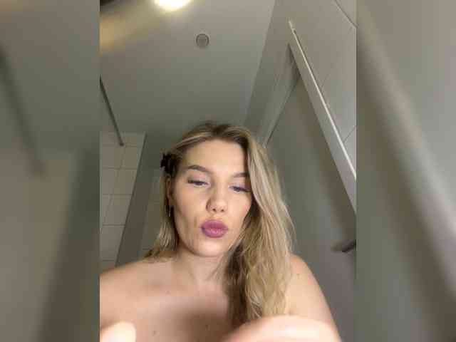 LYALYAtop webcam