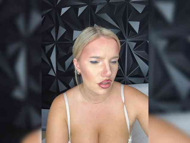 LYALYAtop webcam