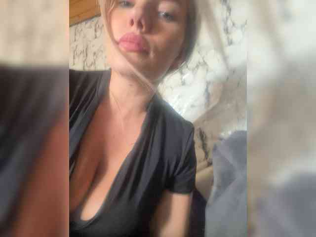 LYALYAtop webcam