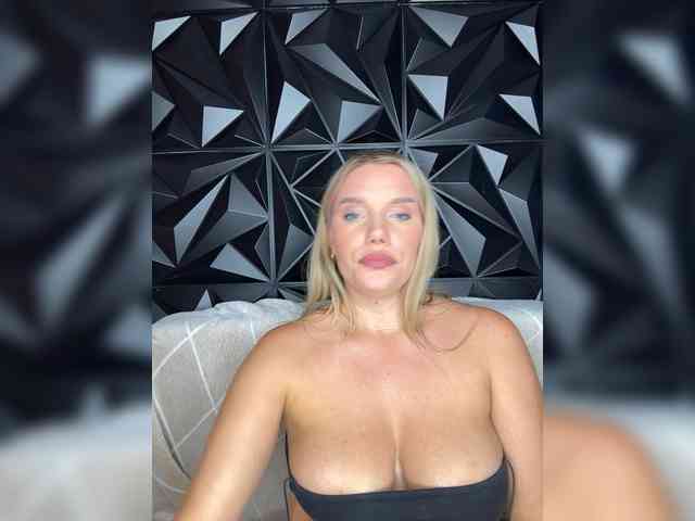 LYALYAtop webcam