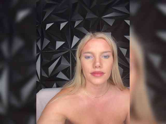 LYALYAtop webcam