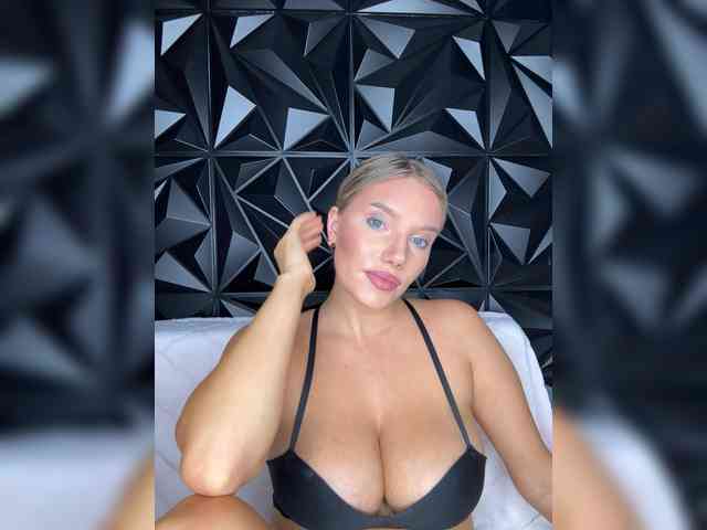 LYALYAtop webcam