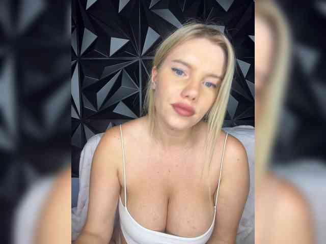 LYALYAtop webcam