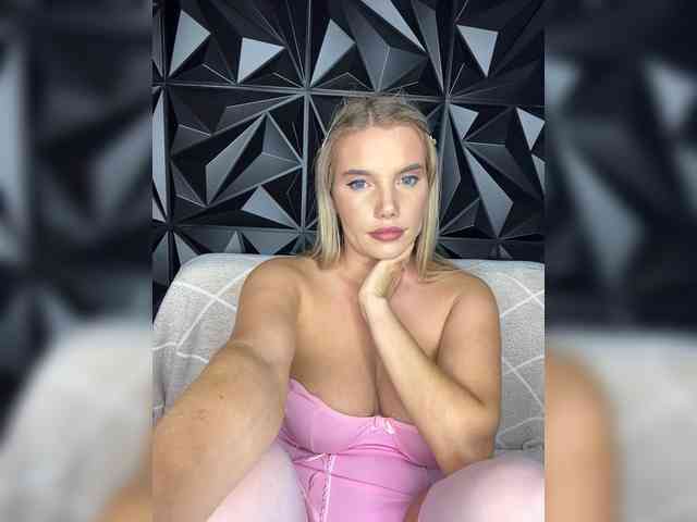 LYALYAtop webcam