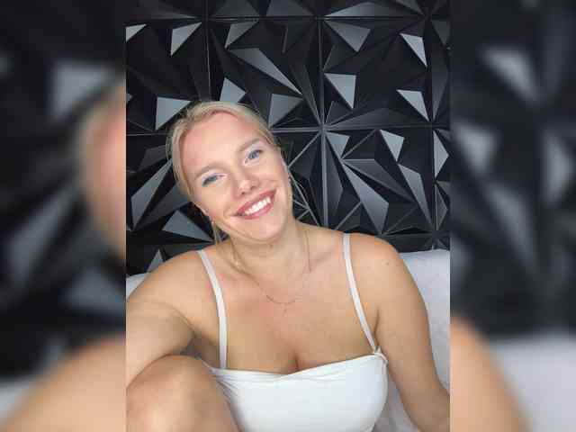 LYALYAtop webcam