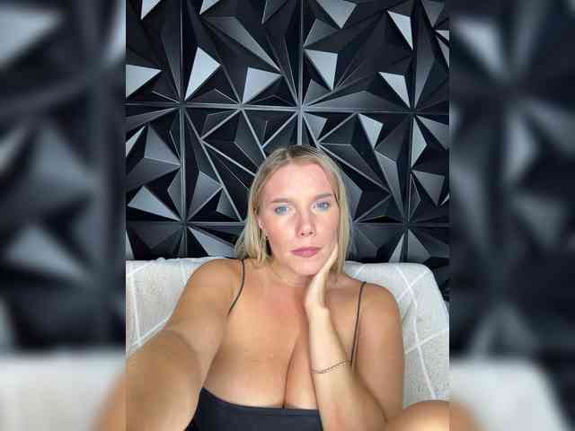 LYALYAtop webcam