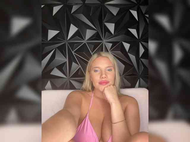 LYALYAtop webcam