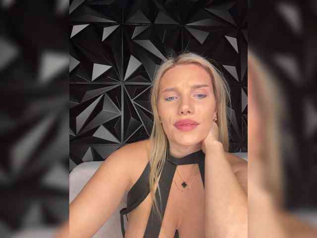 LYALYAtop webcam