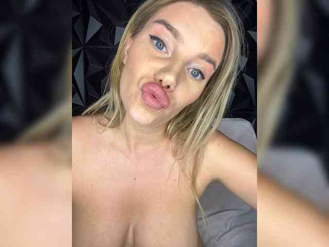 LYALYAtop webcam