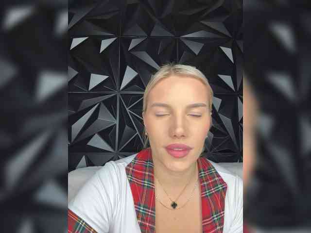 LYALYAtop webcam