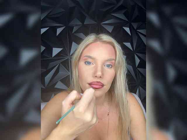 LYALYAtop webcam