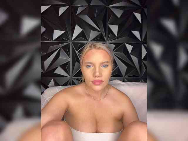LYALYAtop webcam