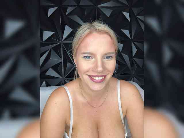 LYALYAtop webcam