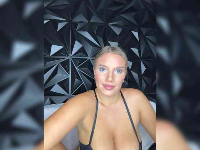 LYALYAtop webcam