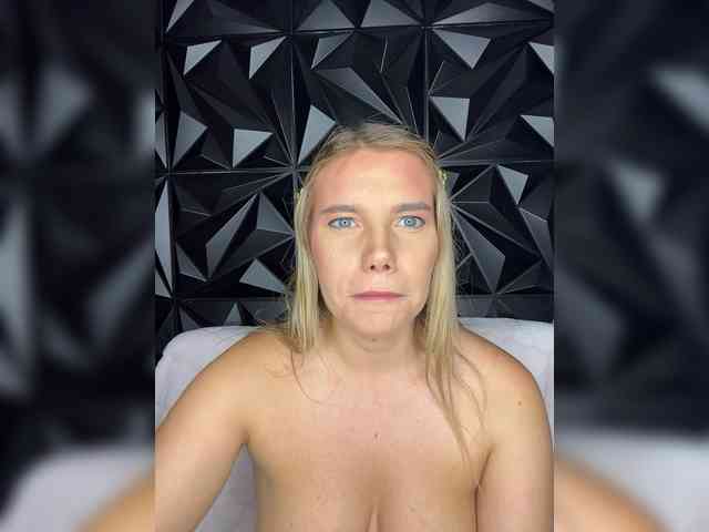 LYALYAtop webcam