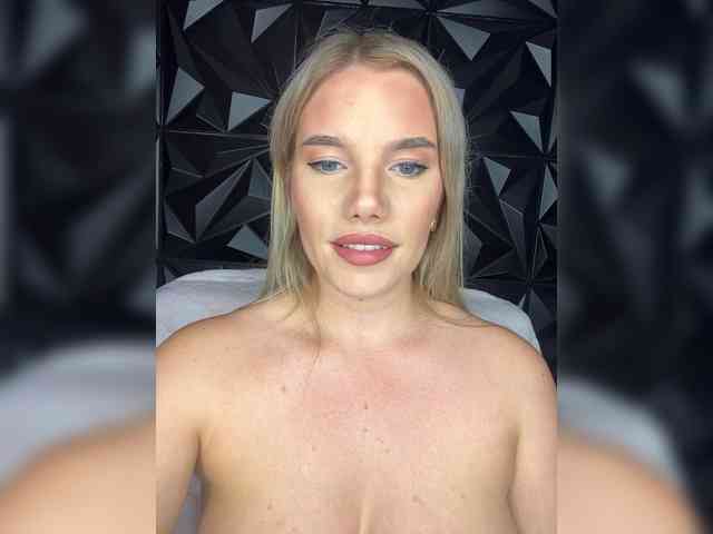 LYALYAtop webcam