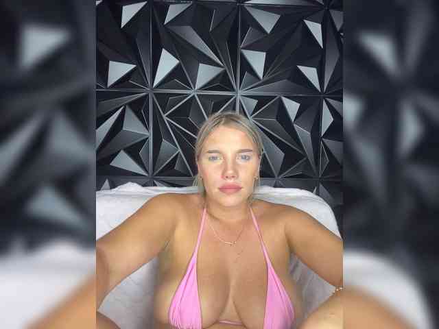 LYALYAtop webcam